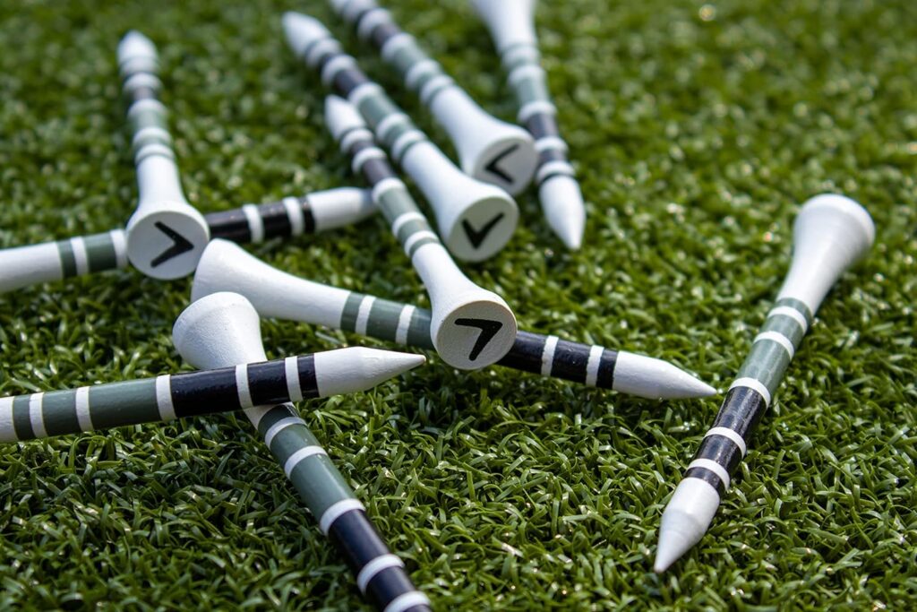 Callaway Heritage Golf Accessories Kit - Features a Premium Club Brush, valuables Pouch, tees and a Gold and Silver Metal Golf Ball Marker